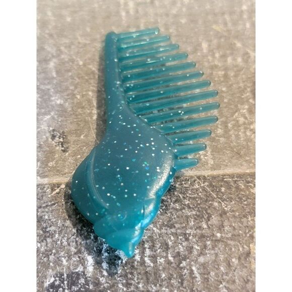 Mini green conch shell glitter doll accessory toy figure - Picture 3 of 3